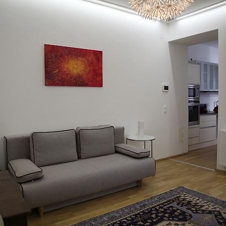 Casa Nostra - Moderne Stadtwohnung mit Balkon Wien Exterior foto
